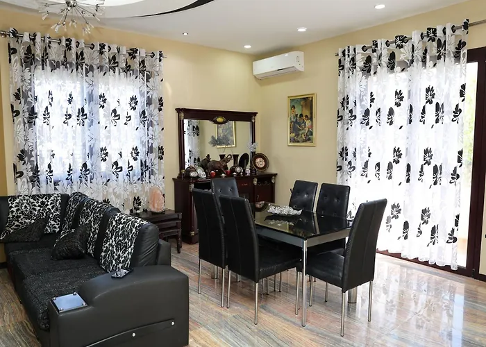 Amelia Heritage House - By Delmar Berat