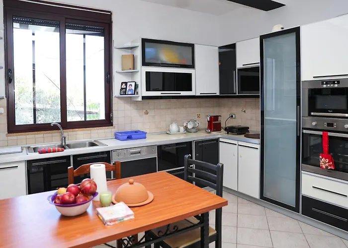 Amelia Heritage House - By Delmar